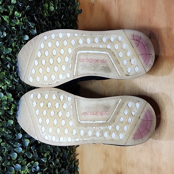 Adidas NMD R1 Spectoo NASA Shoes | Size: 7 Womens | Black & Pink - Picture 6 of 7